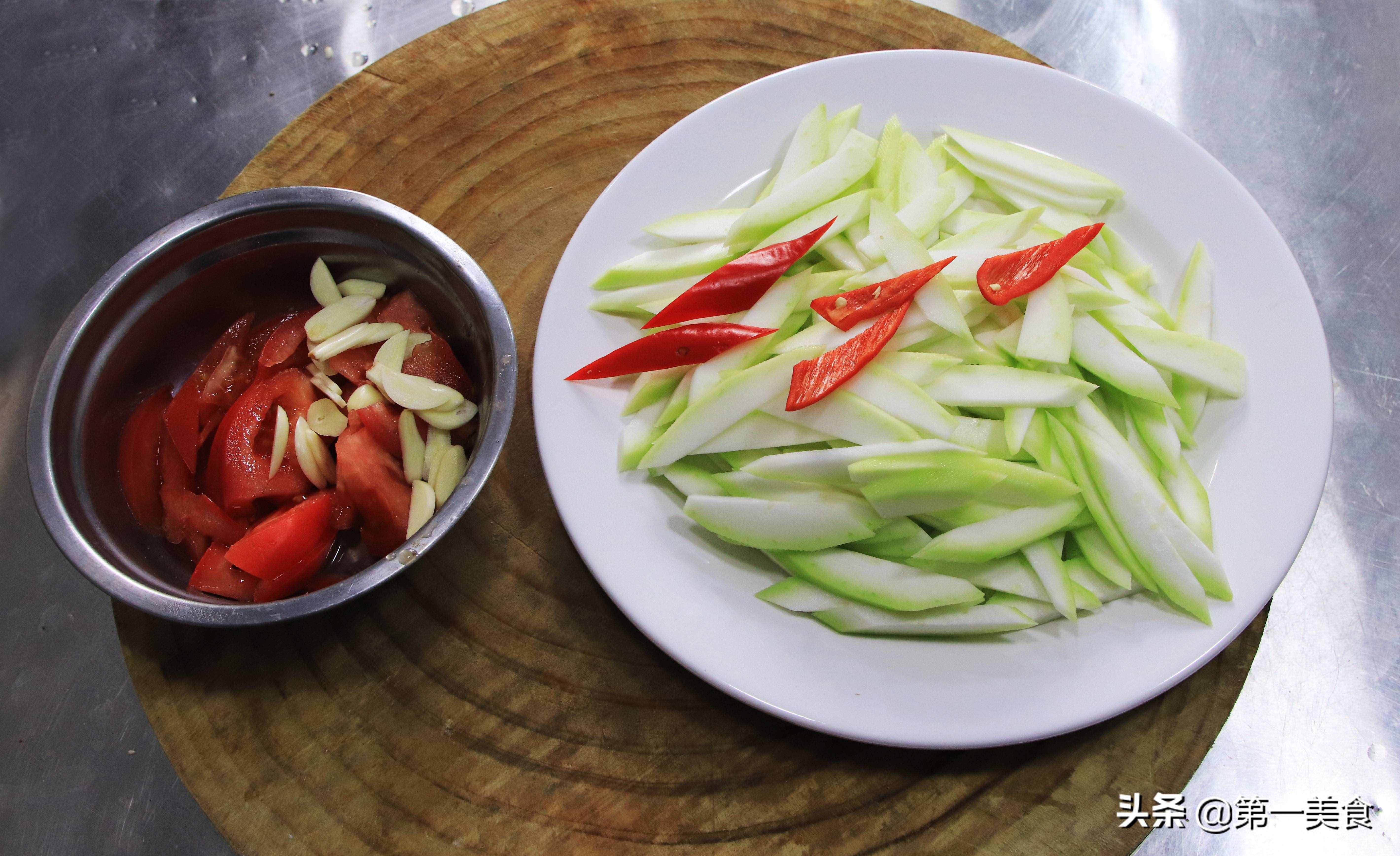 瓠子這個(gè)菜，可能你見(jiàn)過(guò)卻不常吃，其實(shí)做起來(lái)簡(jiǎn)單又好吃