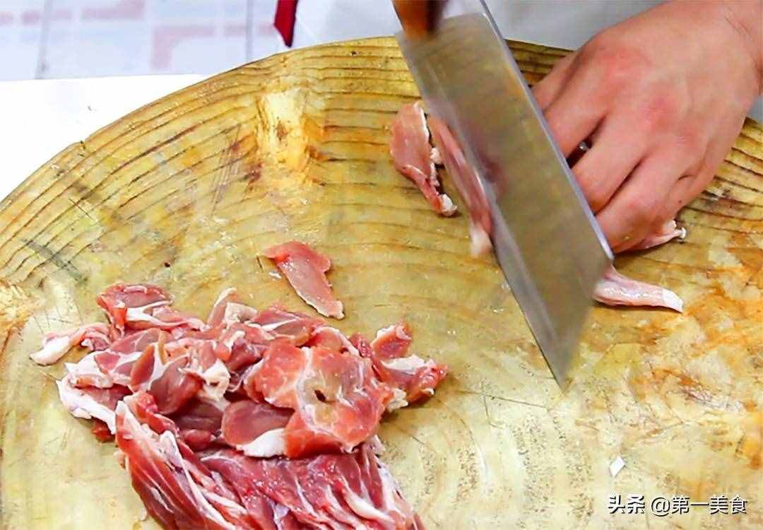 做孜然羊肉，要不要先滑油，廚師長分享地道做法，鮮嫩滑口又不膻