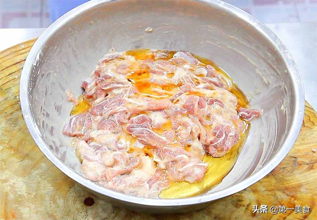 做孜然羊肉，要不要先滑油，廚師長分享地道做法，鮮嫩滑口又不膻