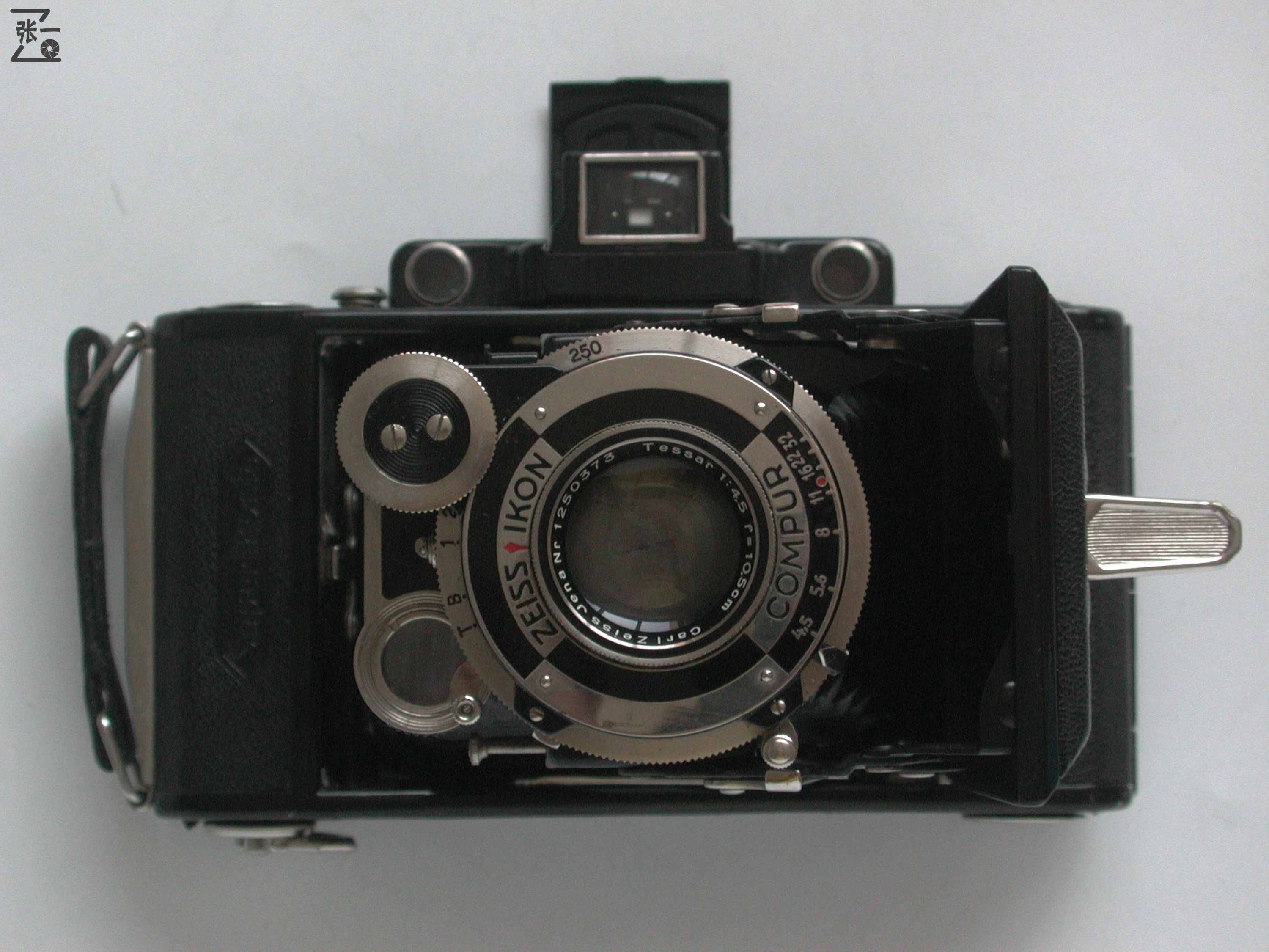 黃斑對(duì)焦的折疊皮腔相機(jī)：德國(guó)蔡司Zeiss Super Ikonta 530/2