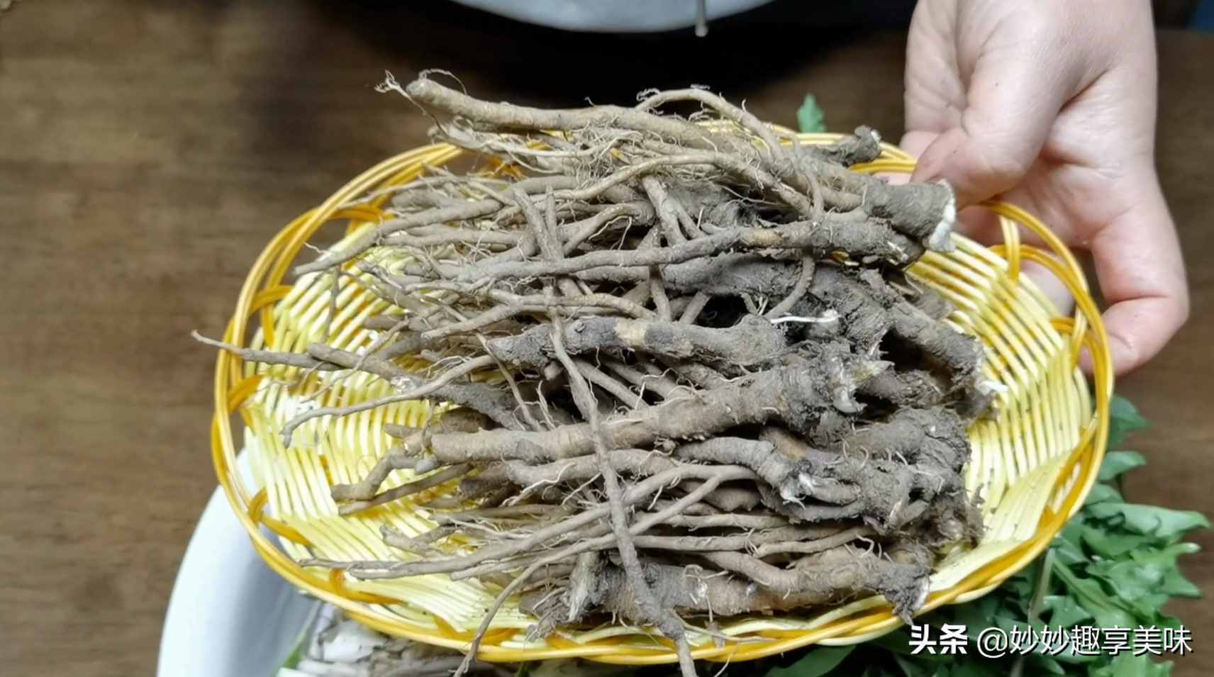 多喝蒲公英茶好處多，教你四步輕松自制，做一次喝一年，干凈衛(wèi)生