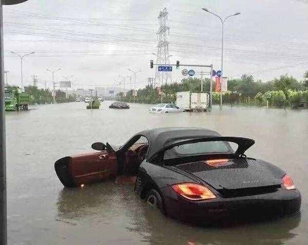 愛車泡了水怎么辦？別慌！趕緊這樣做，車子還能開損失降最低