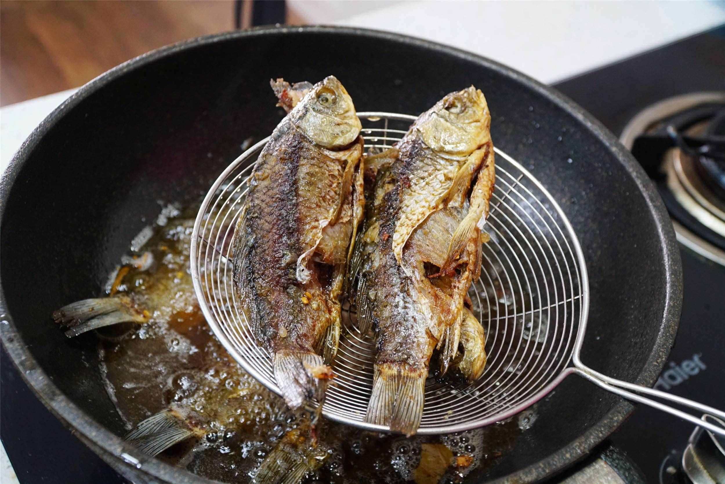 春天，鯽魚最美味的做法，連魚骨都好吃，味道特饞人，老少皆宜