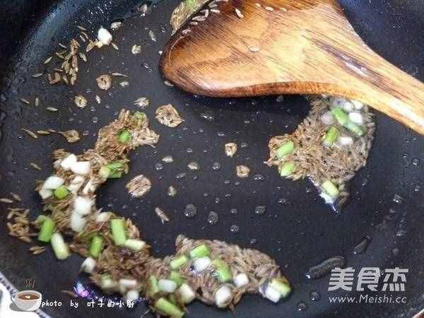 孜然羊肉的步驟