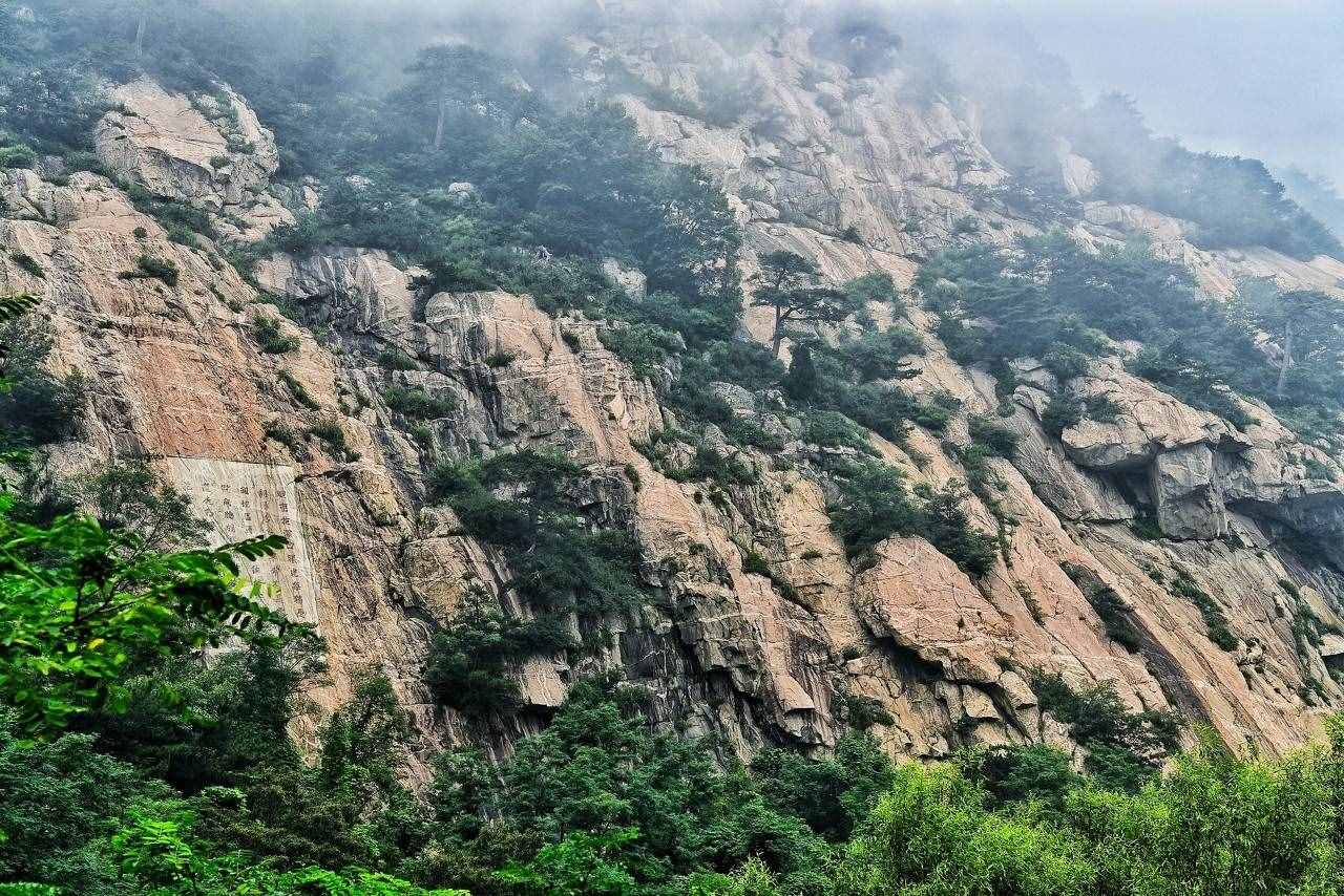 泰山又名岱山、岱宗，位于山東省中部，隸屬于泰安市