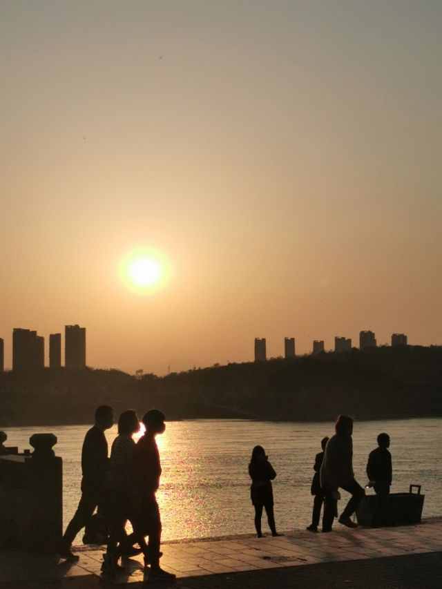 朝霞不出門(mén) 晚霞行千里