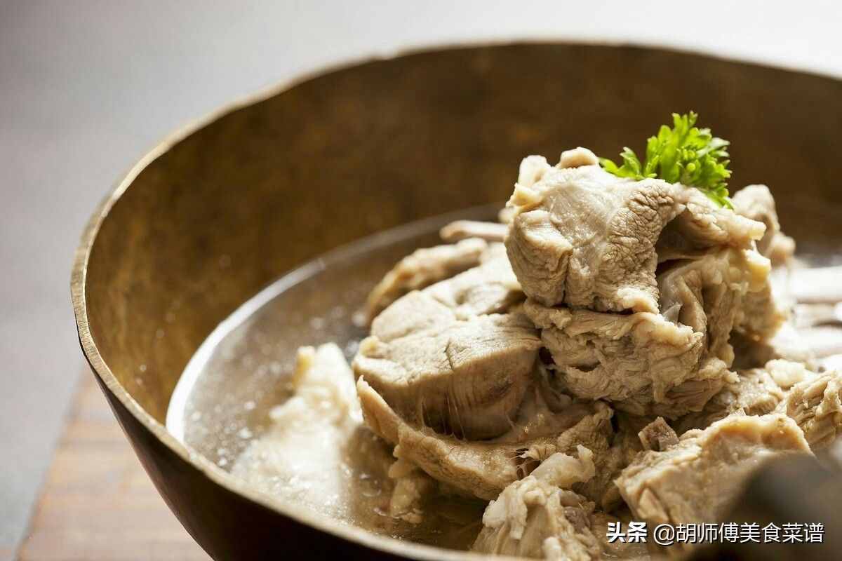 燉羊肉時，牢記“2不放3竅門”，保證羊肉湯鮮味美，沒有腥膻味