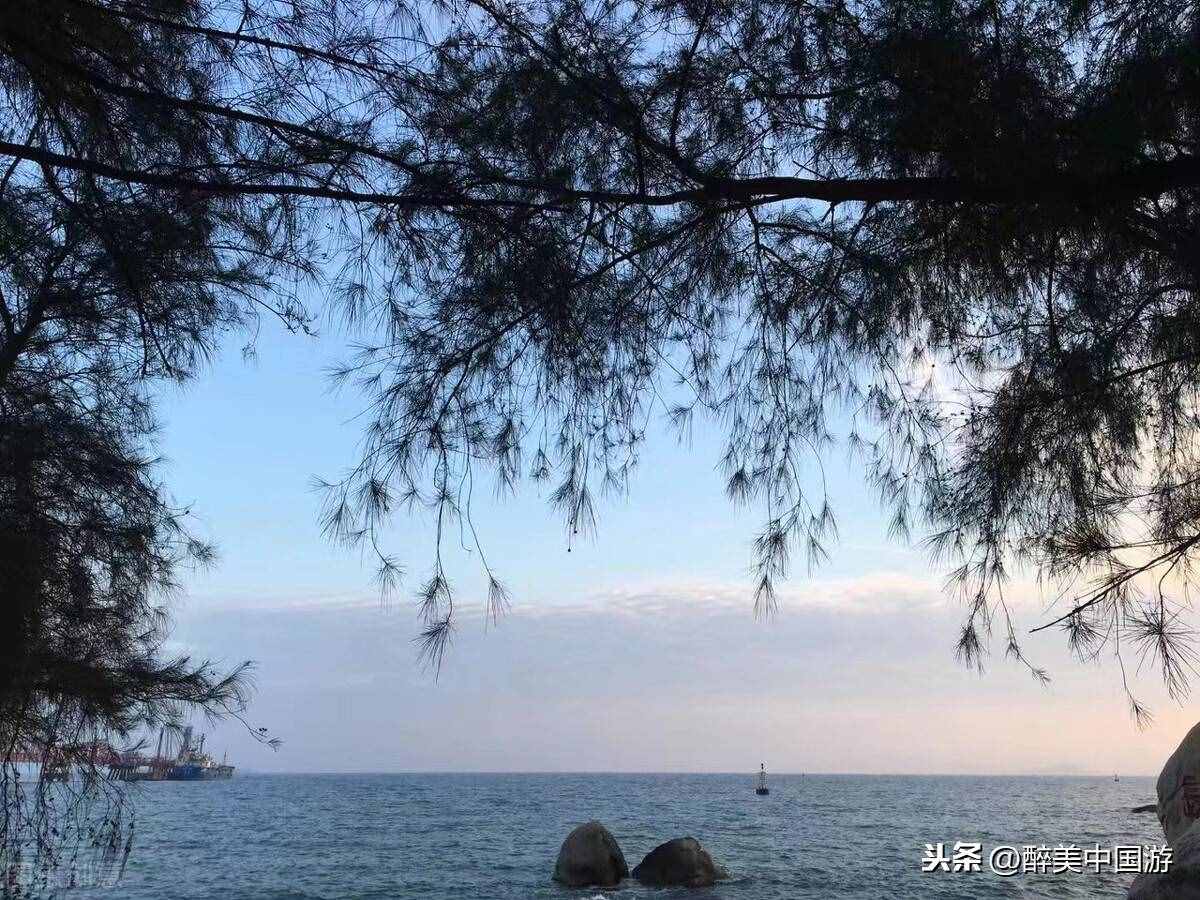 蔚藍的大海，金色的海灘，不出國，深圳玫瑰海岸也能玩出歐陸風情