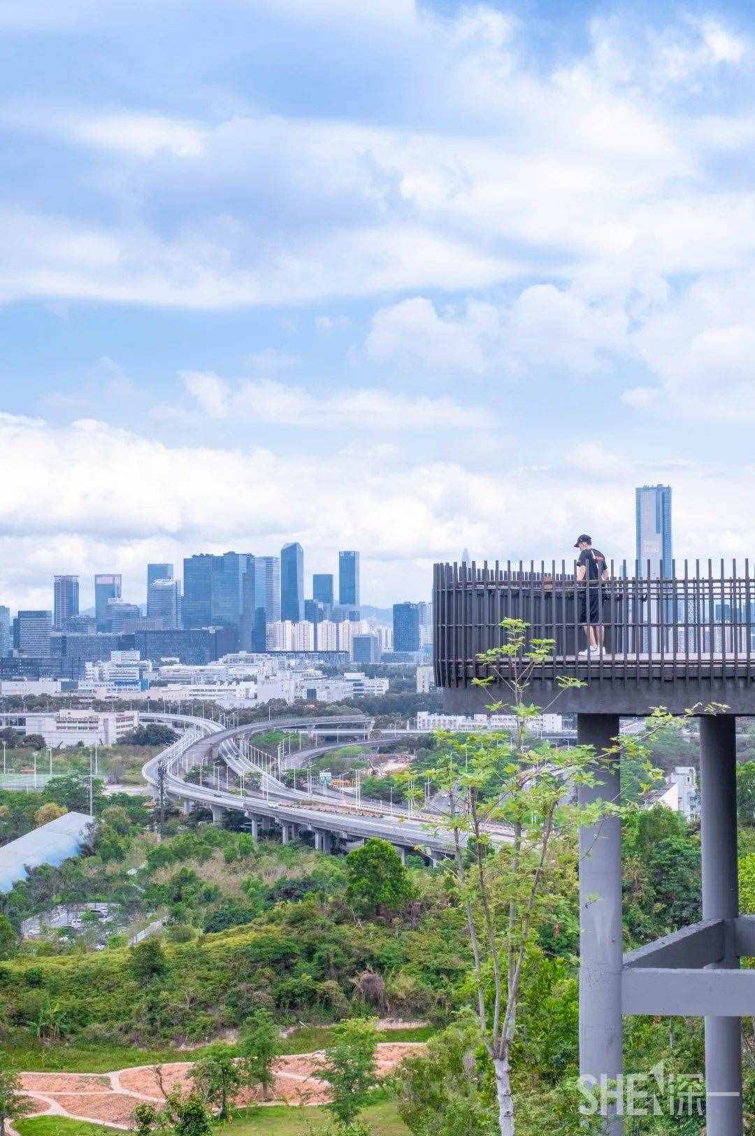 又發(fā)現(xiàn)深圳一個(gè)“空中公園”，人少景美還自帶超驚險(xiǎn)玻璃棧道…