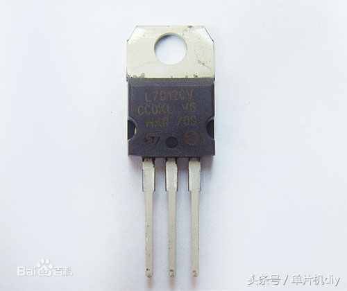 三端穩(wěn)壓管的使用方法講解，輕松實(shí)現(xiàn)5v12v17v電源設(shè)計(jì)