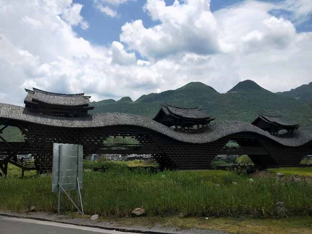 重慶新晉5A級景區(qū),坐擁亞洲第一風雨廊橋,卻游客稀少,位于黔江區(qū)