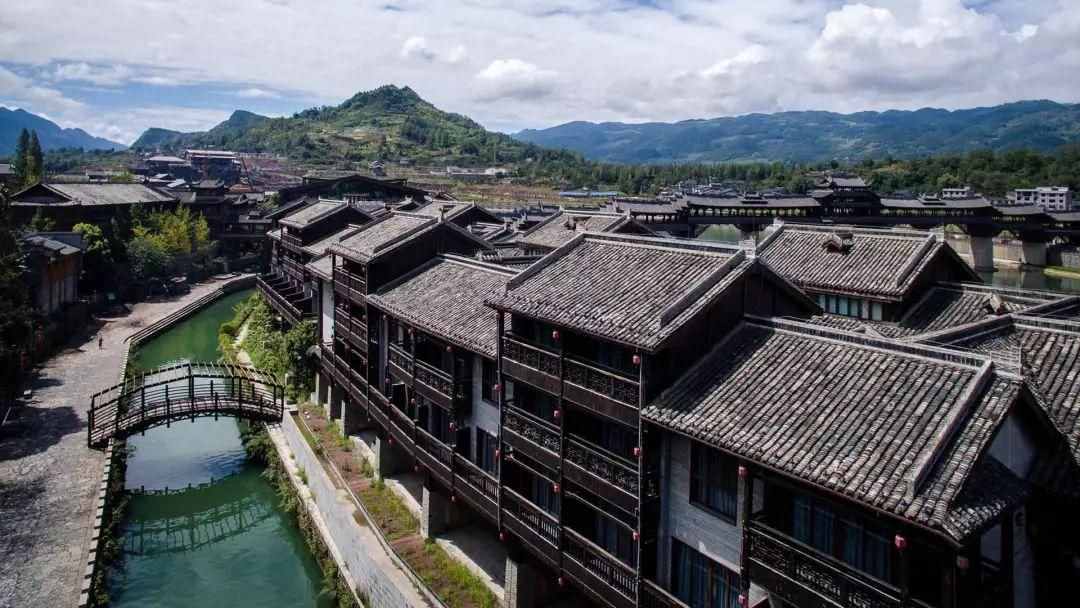 重慶新晉5A級景區(qū),坐擁亞洲第一風雨廊橋,卻游客稀少,位于黔江區(qū)