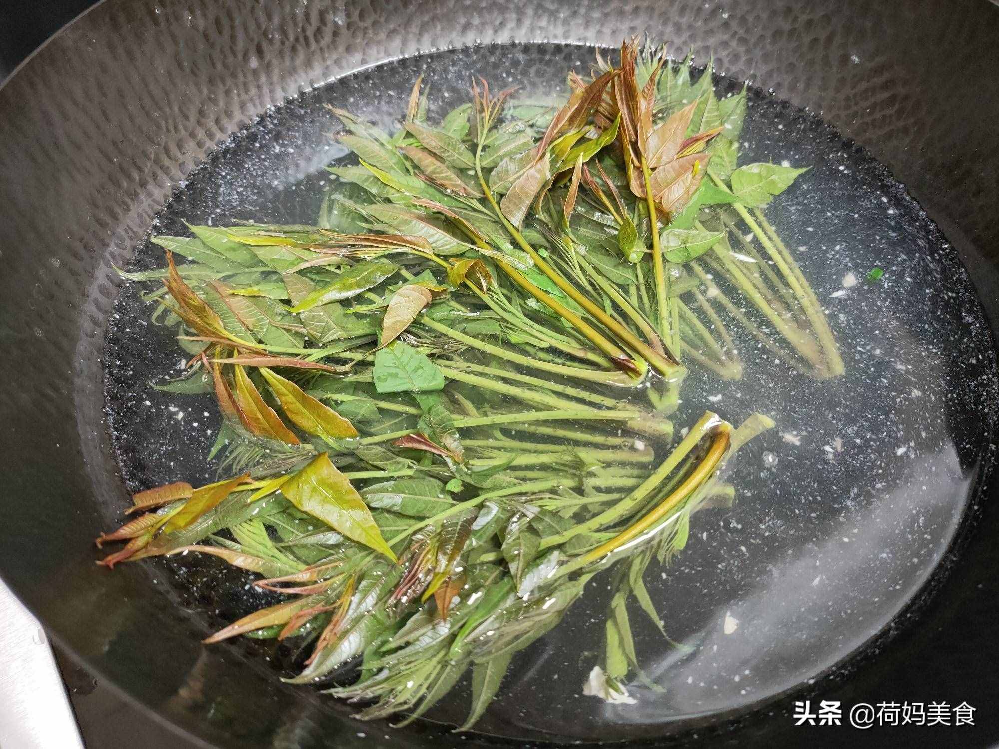 春天第一拌：香椿芽拌豆腐，簡單三步，軟嫩清香，爽口又下飯