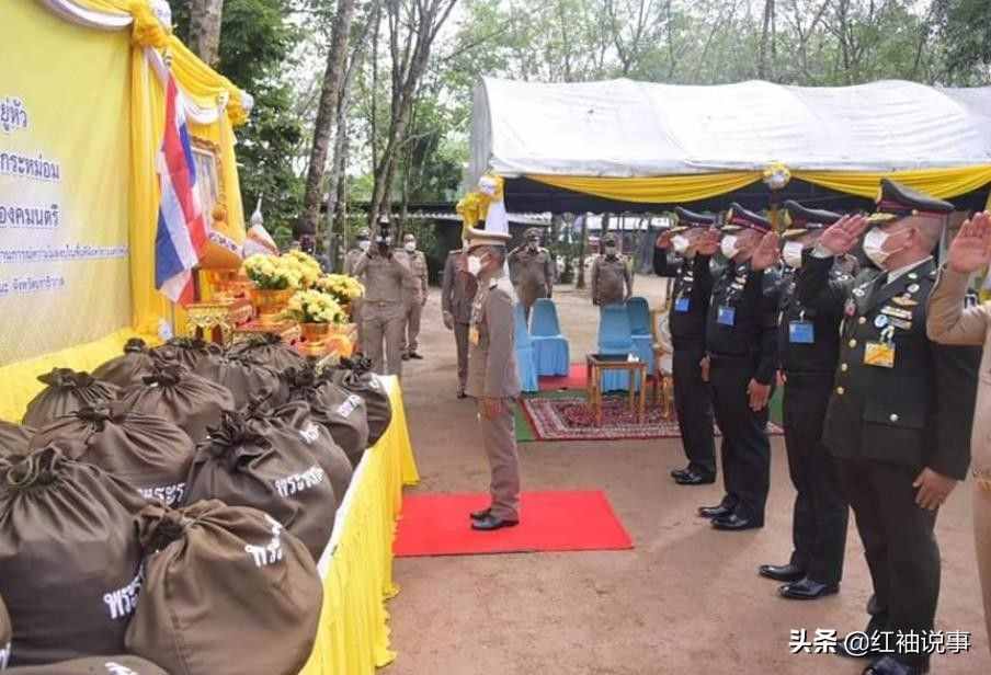 43歲蘇提達暫停宮斗，心系蒼生投身公益，比詩妮娜格局大多了