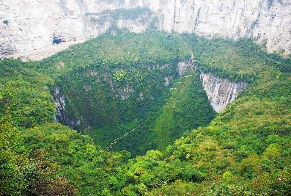 喀斯特地貌：從石林、溶洞、暗河到天坑，流水溶蝕地貌的典型代表