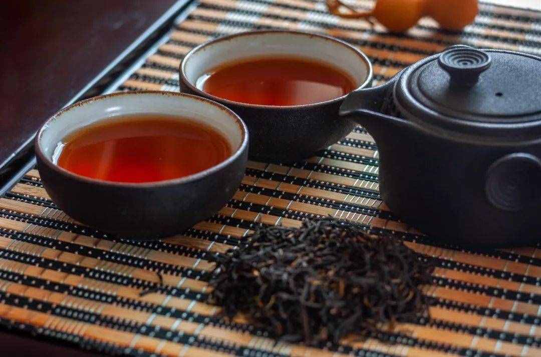 常見烏龍茶怎么喝？巖茶、鐵觀音品飲小技巧