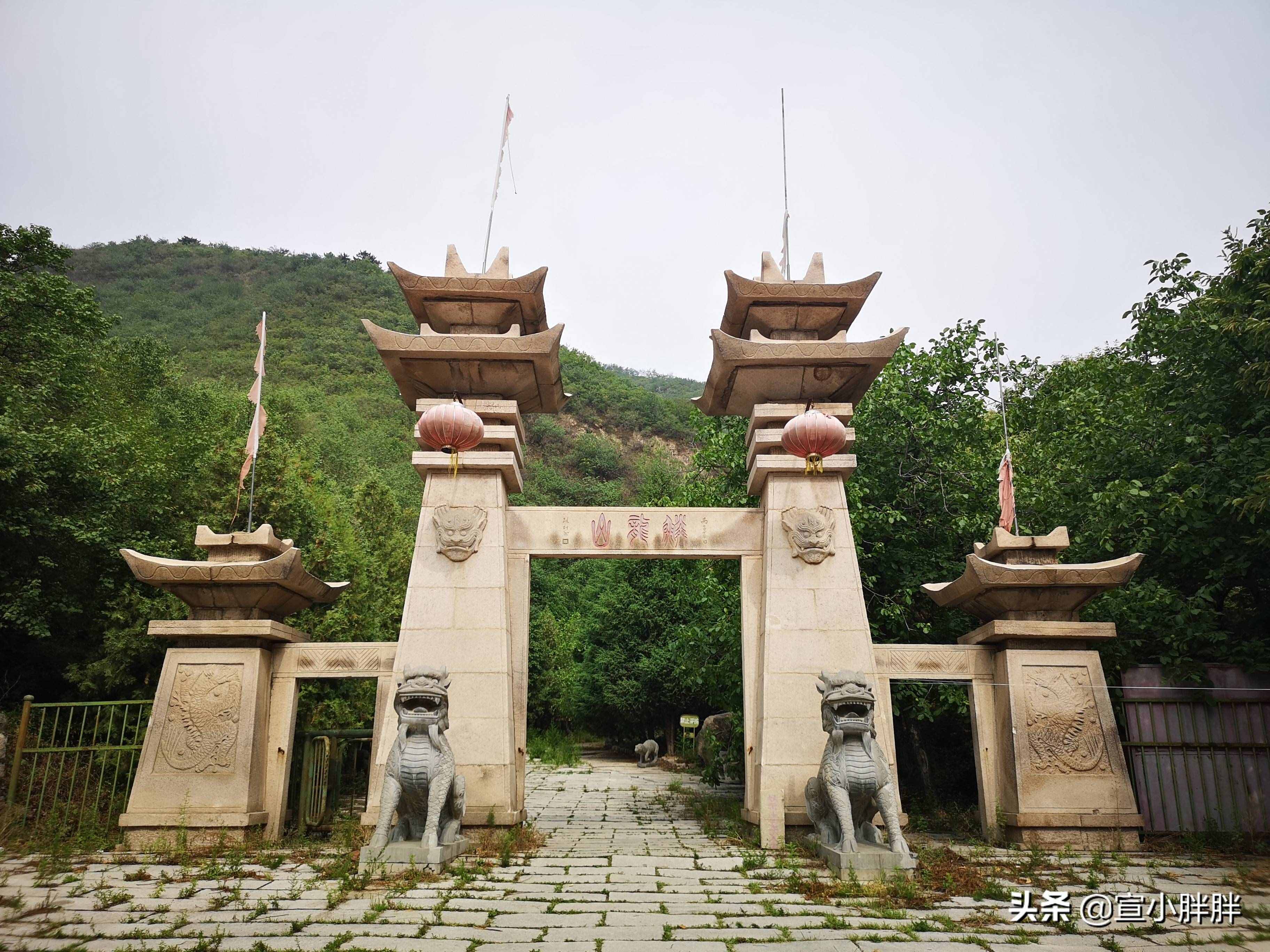 北京懷柔的鱗龍山自然風(fēng)景區(qū)，奇峰怪石，滿山果香