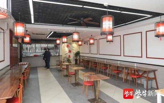 老姐妹享受“高考式”用餐服務(wù) 蘇州古城首批餐飲企業(yè)恢復(fù)堂食